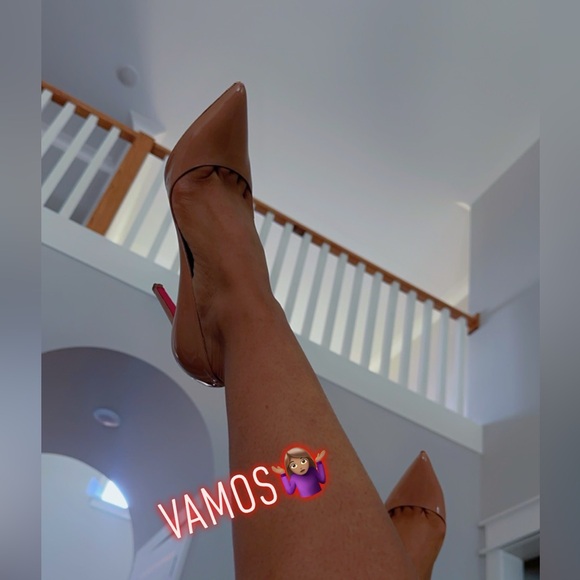 Welcome to my closet. 😘 - Picture 8 of 9